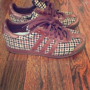 Adidas women’s shoes sz 5.5 brown